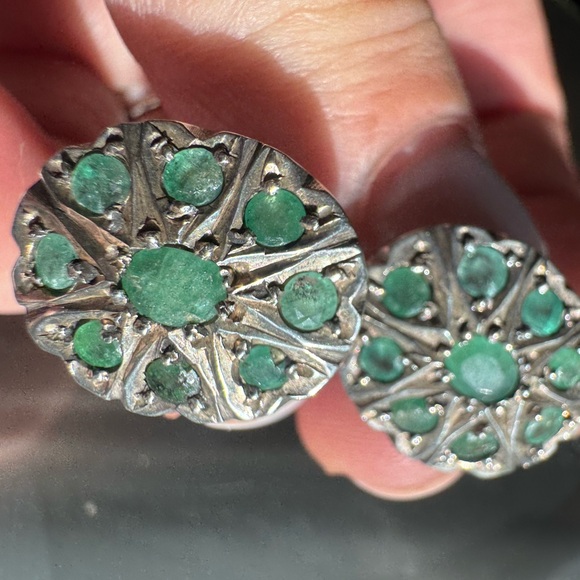 Natural emerald and ( Sterling silver?) earrings - Picture 7 of 16